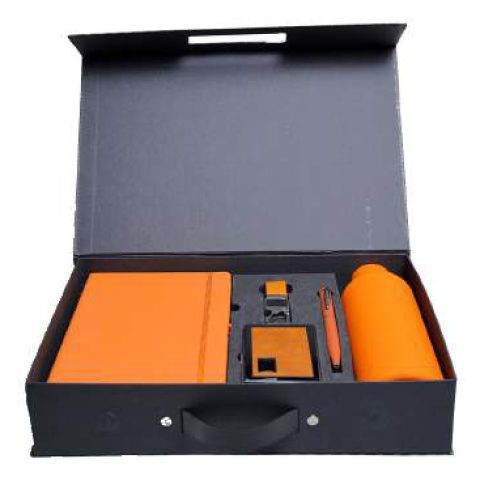 5-in-1 gift set: Water bottle + Card holder + Notebook + Pen + Keychain